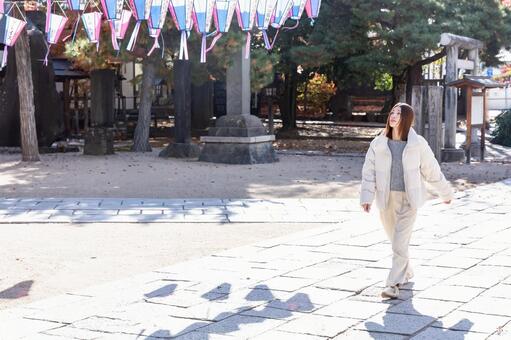 1人で観光する女性 観光,旅行,一人旅の写真素材