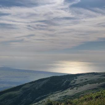 山頂からの午後の日本海の写真