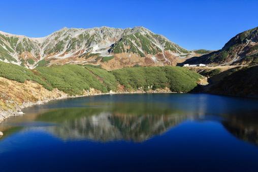 10年ぶりの紅葉当たり年 10年ぶりの紅葉当たり年 立山,室堂,山の写真素材