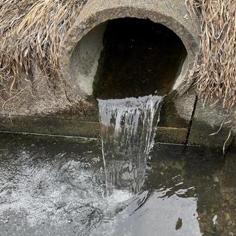 排水(水の流れ) 排水(水の流れ) 排水,土管,コンクリート管の写真素材