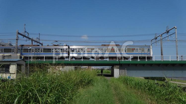 多摩川鉄橋を渡る西武線　東横線相互乗り入れ 多摩川,鉄橋,鉄道の写真素材