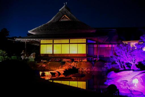 ライトアップした岡山後楽園の建物〜延養亭 ライトアップした岡山後楽園の建物〜延養亭 岡山後楽園,延養亭,秋の幻想庭園の写真素材