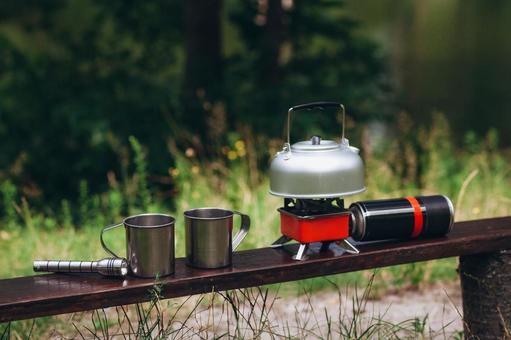キャンプ用品 キャンプ,マグカップ,ケトルの写真素材