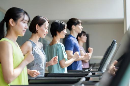 ジムで走る人々 ジム,フィットネス,フィットネスクラブの写真素材