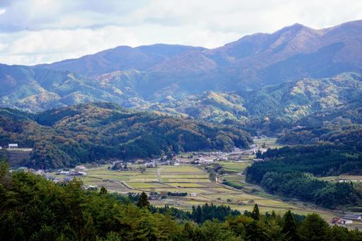 日本神話の舞台「船通山」とふもとの山里 日本神話の舞台「船通山」とふもとの山里の写真