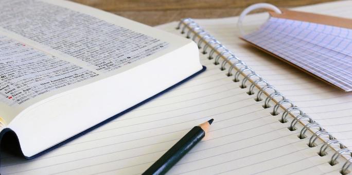 教育　学習　テスト勉強　英和辞典と単語帳 教育,勉強,学習の写真素材