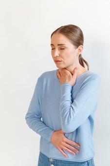 喉とお腹を押さえている女性 生理,月経,女性の写真素材