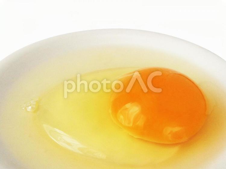 生卵　切り抜き 生卵,たまご,割り入れの写真素材