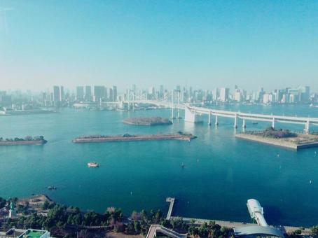 港とビルと青空 港とビルと青空の写真