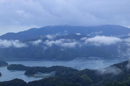 五老ヶ岳公園から見た京都府舞鶴湾の雲海 五老ヶ岳公園から見た京都府舞鶴湾の雲海 雲海,舞鶴湾,京都府の写真素材