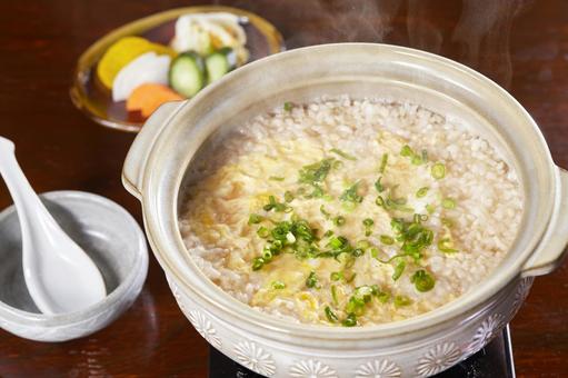 鍋料理の〆の雑炊 鍋料理の〆の雑炊の写真