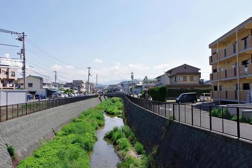 松山市郊外の町角風景 松山市郊外の町角風景 町並み,家並み,宮前川の写真素材
