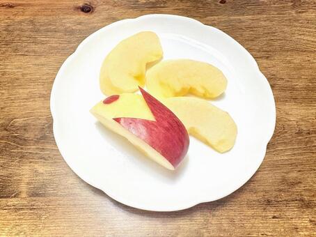 うさぎりんご(しっぽ付き) 01 うさぎりんご,カットフルーツ,食べ物の写真素材