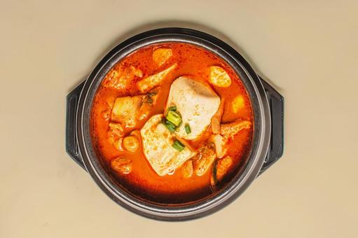 熱々のチゲスープ 熱々のチゲスープの写真