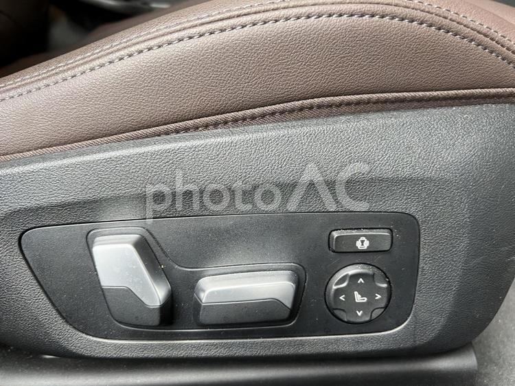 車の電動シート調整スイッチパネル 車,bmw,自動車の写真素材
