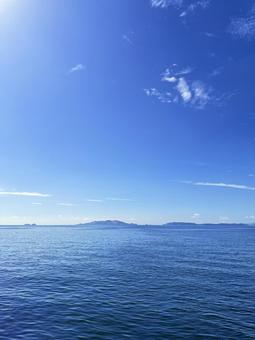 青空が美しい夏の海景色 青空が美しい夏の海景色 海,波,青空の写真素材
