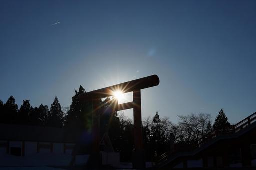夕暮れの鳥居 夕暮れの鳥居の写真
