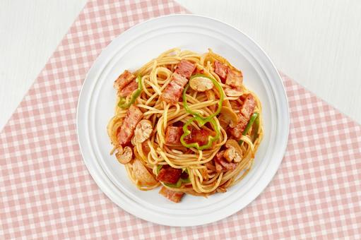 ナポリタンスパゲッティ 真俯瞰 ナポリタンスパゲッティ 真俯瞰の写真