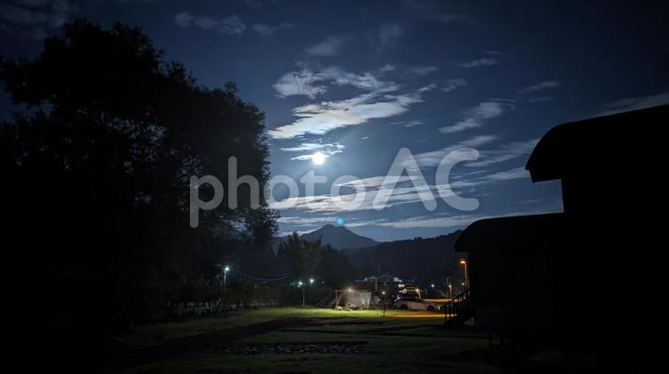 月明かりのキャンプ風景 月,夜,自然の写真素材