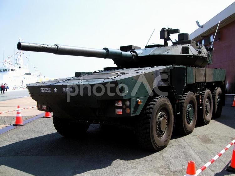雄々しい姿　16式機動戦闘車 16式機動戦闘車,戦車,車の写真素材