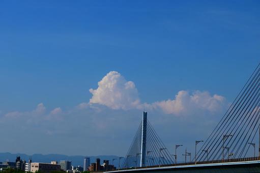 入道雲と菅原城北大橋 風景,川,橋の写真素材