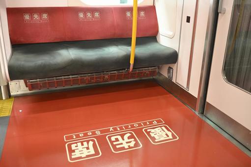 電車の優先席 電車の優先席 優先席,親切,思いやりの写真素材