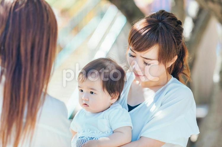 悲しいことがあったママ友 母親,ストレス,いじめの写真素材
