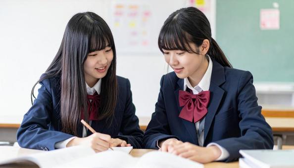 友人同士で勉強する女子学生・受験対策 友人同士で勉強する女子学生・受験対策の写真