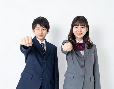 ガッツポーズする高校生男女 ガッツポーズする高校生男女の写真