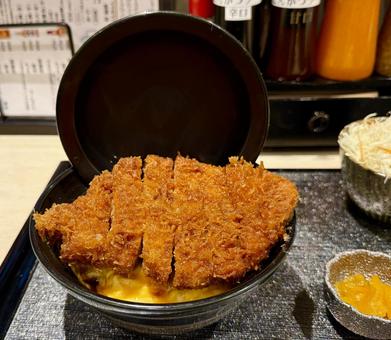 閉じないカツ丼　 カツ丼,トンカツ,卵の写真素材