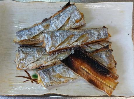お皿にタチウオの塩焼き お皿にタチウオの塩焼き タチウオ,塩焼き,食用魚の写真素材