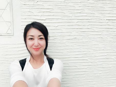 白背景の女性 白背景の女性の写真