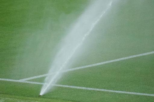 サッカースタジアムのスプリンクラー サッカースタジアムのスプリンクラー サッカー,スタジアム,スプリンクラーの写真素材