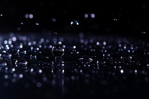 跳ねる水滴の美しい瞬間 跳ねる水滴の美しい瞬間の写真