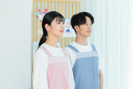 エプロンをした保育士 保育士,笑顔,エプロンの写真素材
