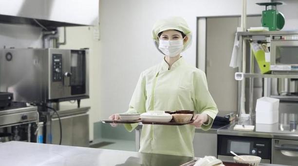 介護食を用意するアジア人調理師 介護職,刻み食,調理師の写真素材