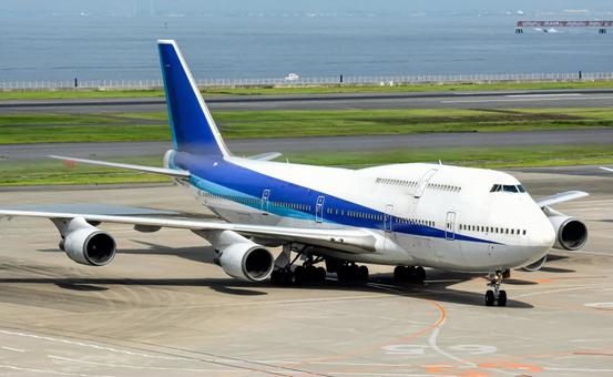駐機場に待機するジャンボジェット機 羽田空港,空港,駐機場の写真素材