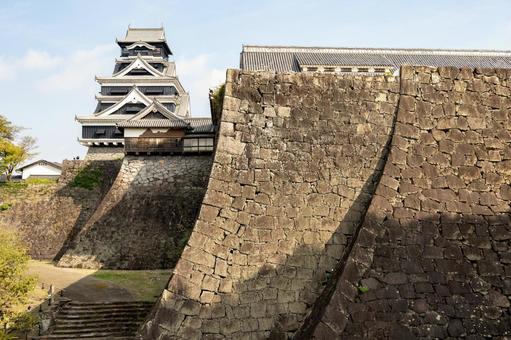 熊本城の石垣と天守閣 熊本城の石垣と天守閣 熊本城,天守閣,本丸の写真素材