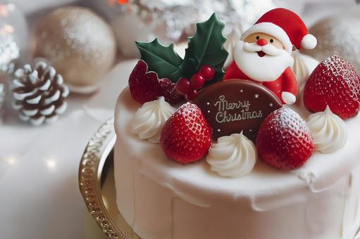 クリスマスケーキと白い飾り クリスマスケーキと白い飾りの写真