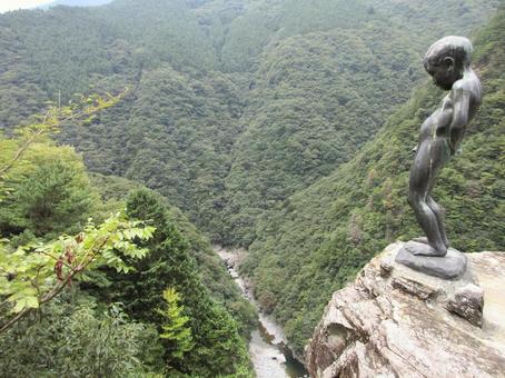 徳島県-祖谷渓-小便小僧像 徳島県-祖谷渓-小便小僧像の写真
