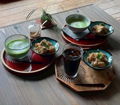 和風スイーツ 和風スイーツ,わらび餅,抹茶の写真素材