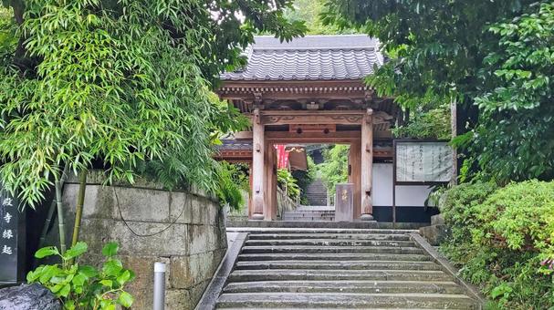 坂東33観音 02番 岩殿寺 雨天の参道 坂東33観音 02番 岩殿寺 雨天の参道の写真