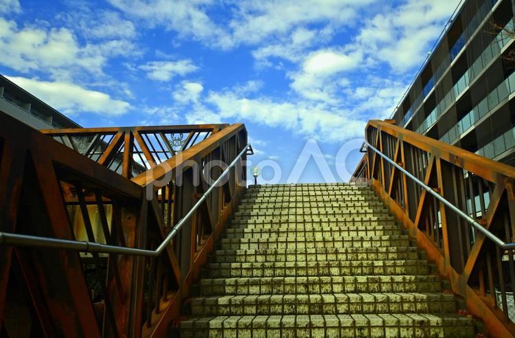 さびた階段 空,風景,垣根の写真素材