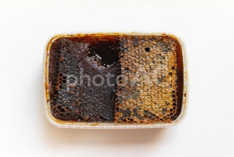 真上から見たキャンドル材料や蜂蜜 蜜蝋,弁当箱,容器の写真素材