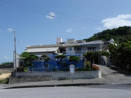 新城バス停留所 新城バス停,沖縄県島尻郡八重瀬町新城,沖縄県道131号線の写真素材