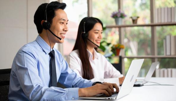 ヘッドセットをつけて通信教育・英会話教室 ヘッドセットをつけて通信教育・英会話教室の写真