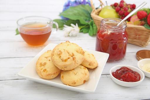 スコーン スコーン,ビスケット,紅茶の写真素材