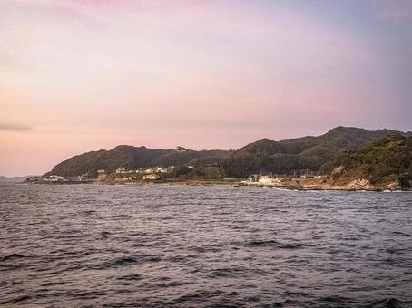 東京湾フェリーから見る夕暮の金谷港付近 東京湾フェリーから見る夕暮の金谷港付近 金谷港,金谷,房総半島の写真素材