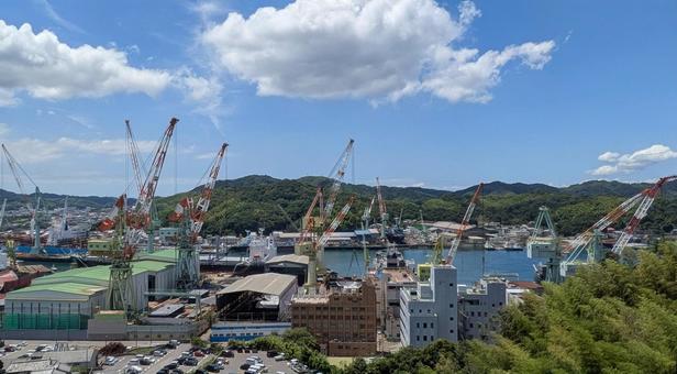 未来を造る場所、今治のダイナミックな風景 未来を造る場所、今治のダイナミックな風景 今治市,海事都市,遠景の写真素材