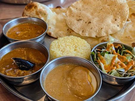 Lunch at an Indian curry restaurant, JPG Lunch at an Indian curry restaurant, JPG